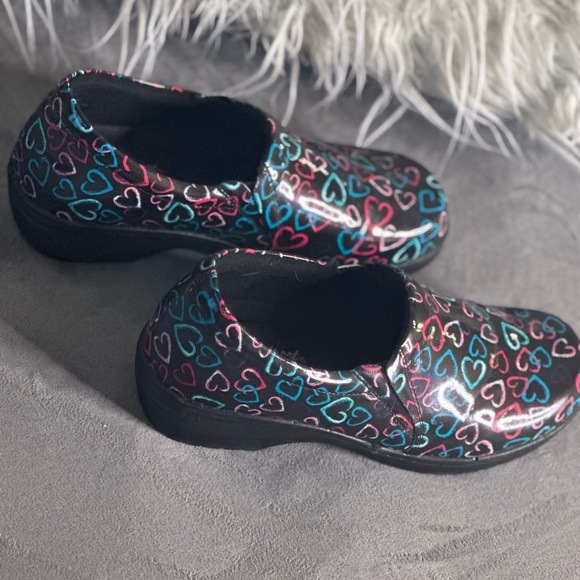 Easy works by Easy street slip resistant heart clogs - Picture 4 of 4